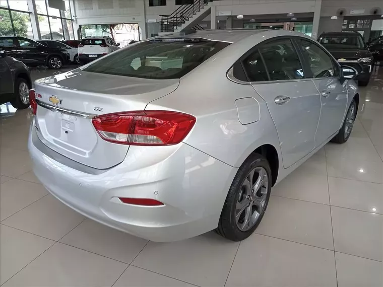 Chevrolet Cruze Prata 3