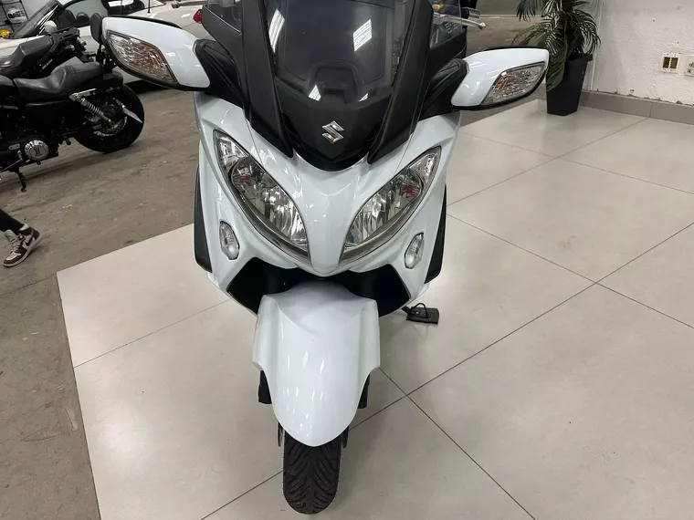 Suzuki Burgman Branco 3