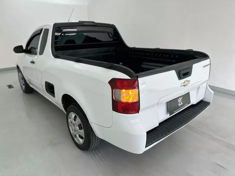 Chevrolet Montana Branco 11