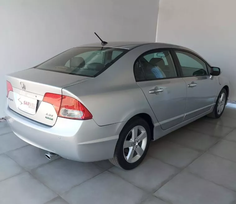 Honda Civic Prata 4