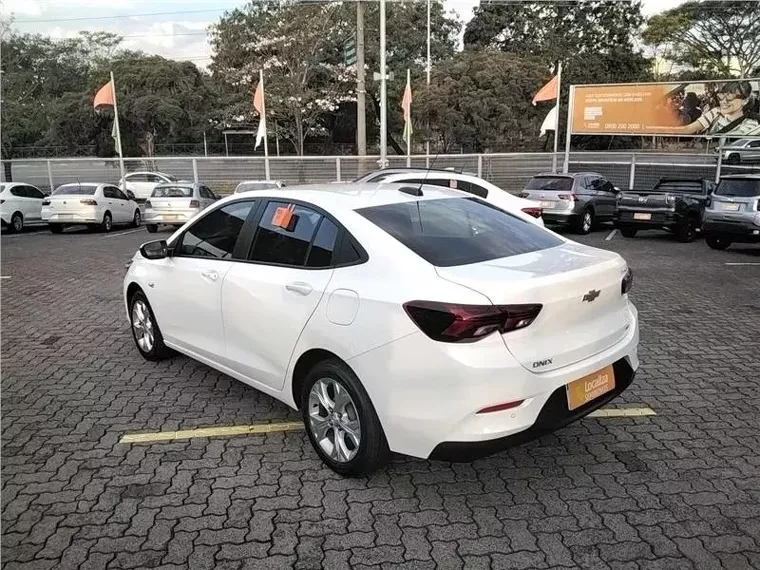 Chevrolet Onix Branco 6