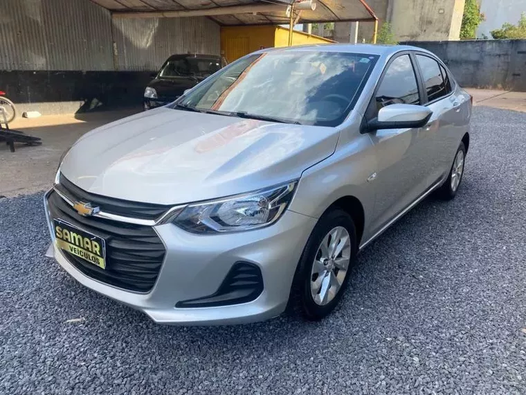 Chevrolet Onix Prata 5