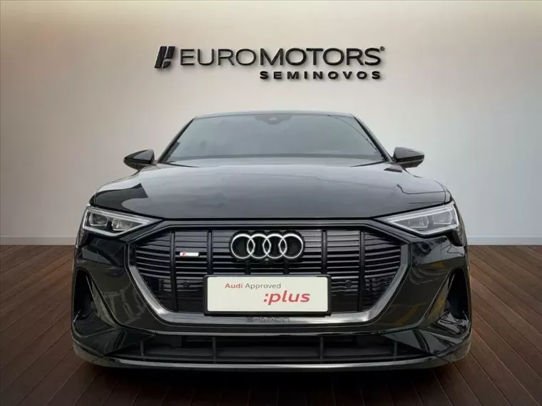 Audi E-tron Preto 16