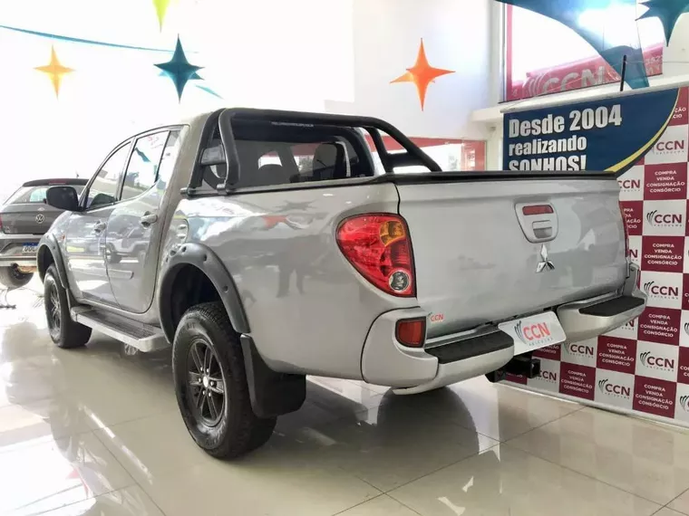 Mitsubishi L200 Triton Prata 11