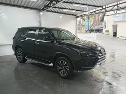Toyota Hilux SW4