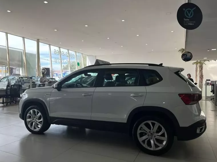 Volkswagen Taos Prata 10