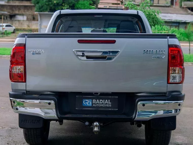 Toyota Hilux Prata 4