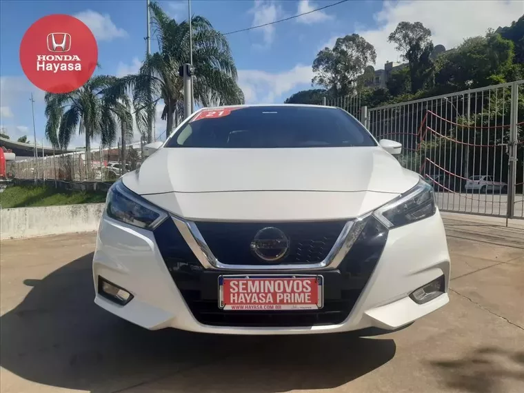 Nissan Versa Branco 6