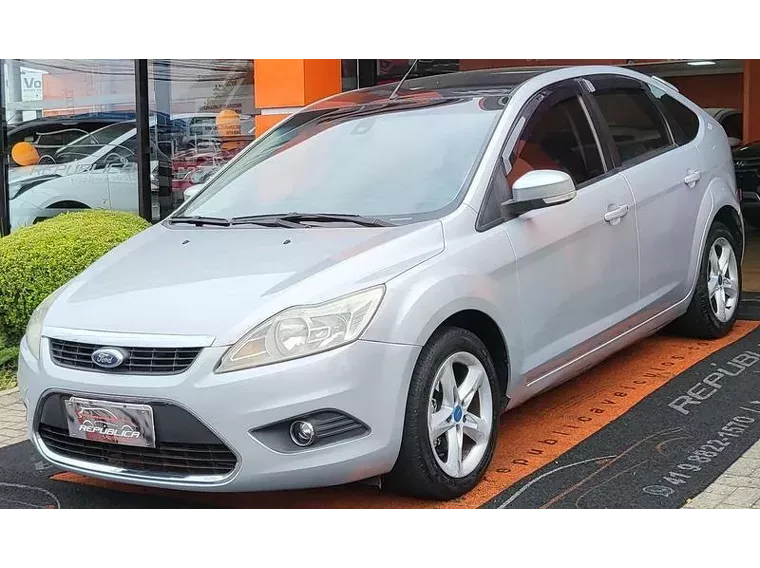 Ford Focus Prata 6