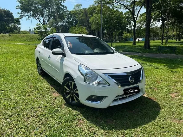 Nissan Versa Branco 4