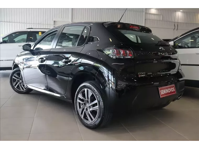 Peugeot 208 Preto 10