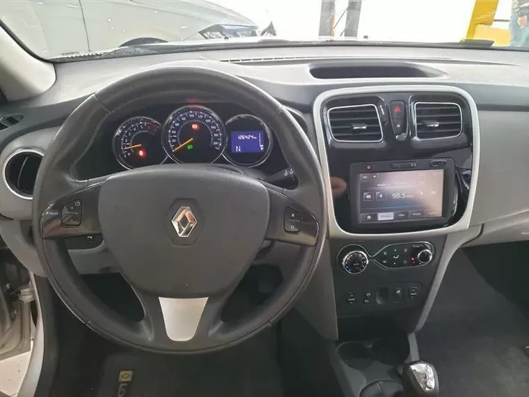 Renault Logan Prata 10