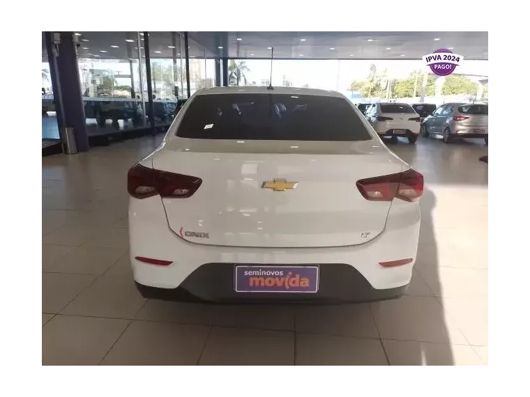 Chevrolet Onix Branco 2