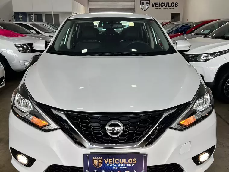 Nissan Sentra Branco 10