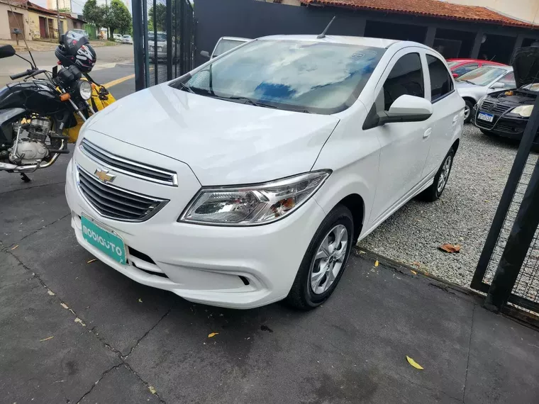 Chevrolet Onix Branco 8