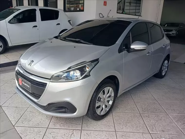 Peugeot 208 Prata 1