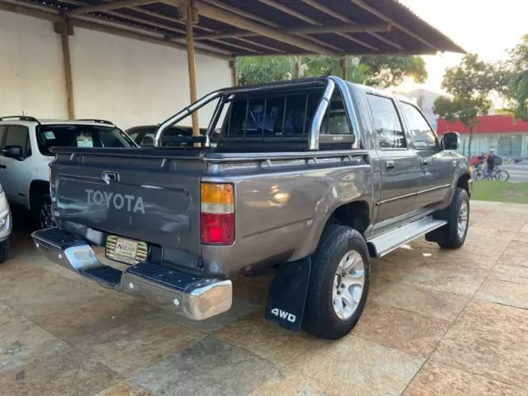 Toyota Hilux Prata 15