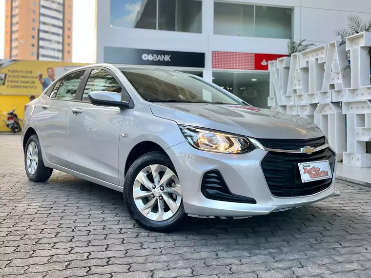 Chevrolet Onix Prata 3