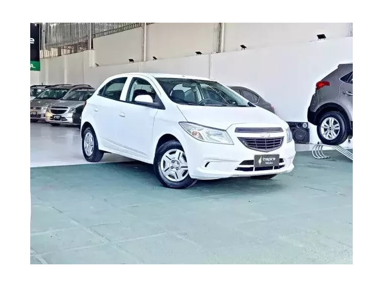 Chevrolet Onix Branco 8