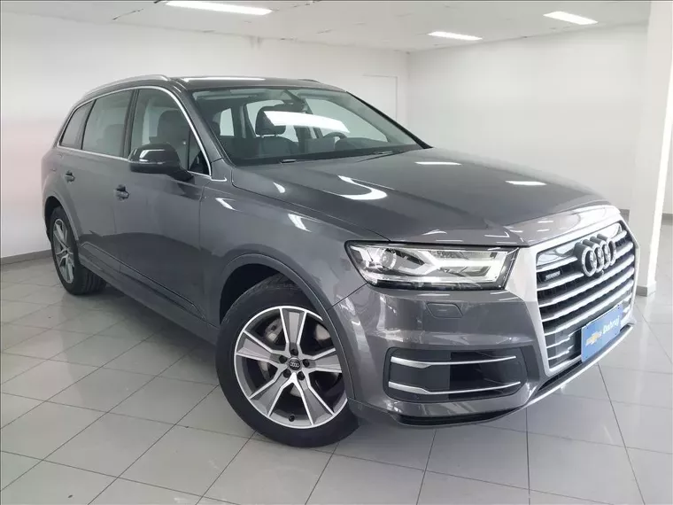 Audi Q7 Cinza 4