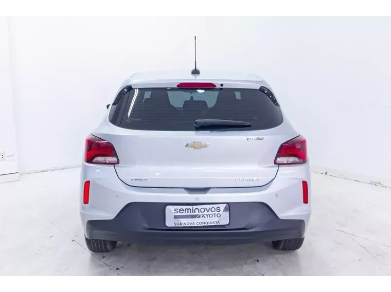 Chevrolet Onix Prata 15