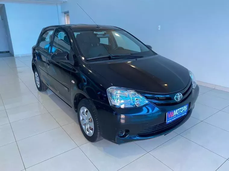 Toyota Etios Preto 1