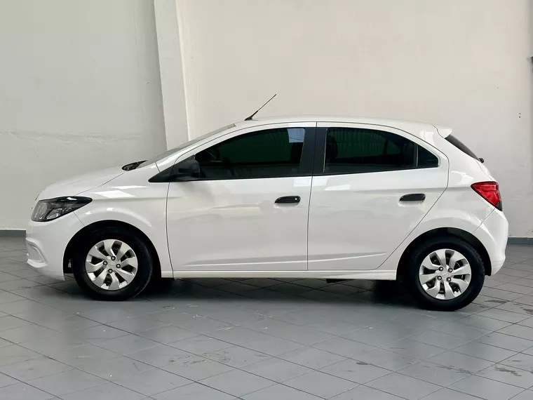 Chevrolet Onix Branco 9