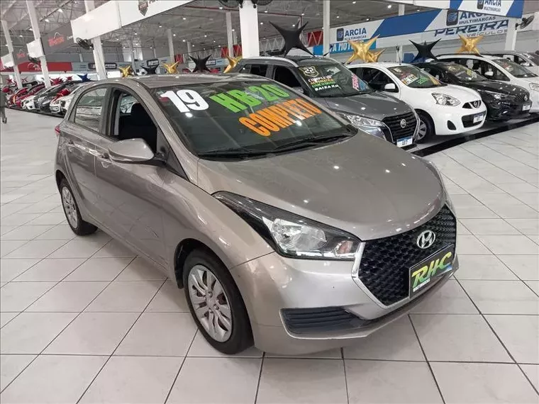 Hyundai HB20 Prata 1