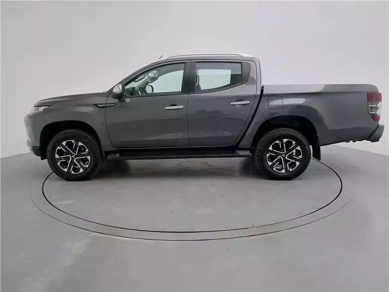 Mitsubishi L200 Triton Cinza 2