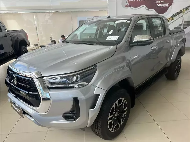 Toyota Hilux Prata 1