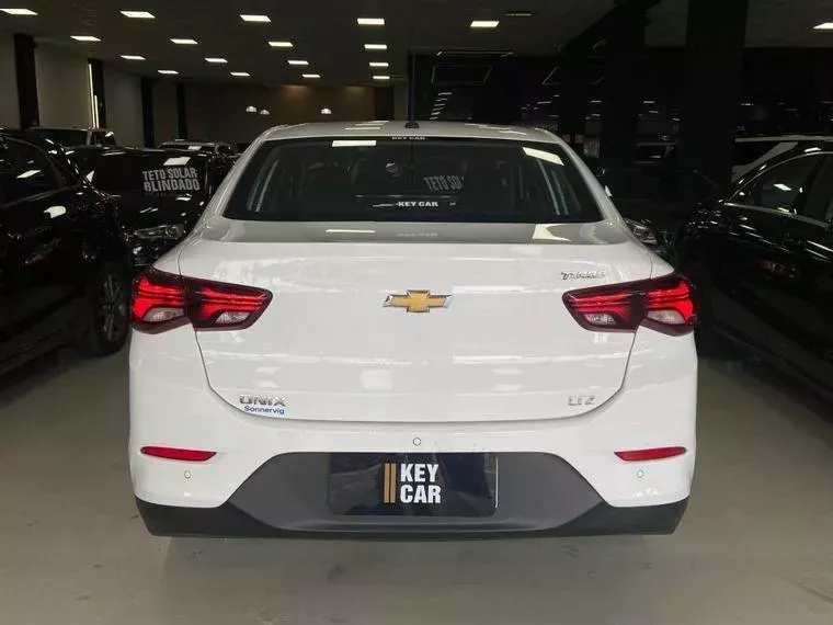 Chevrolet Onix Branco 5