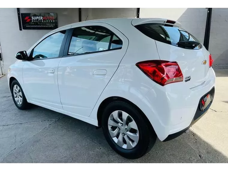 Chevrolet Onix Branco 2