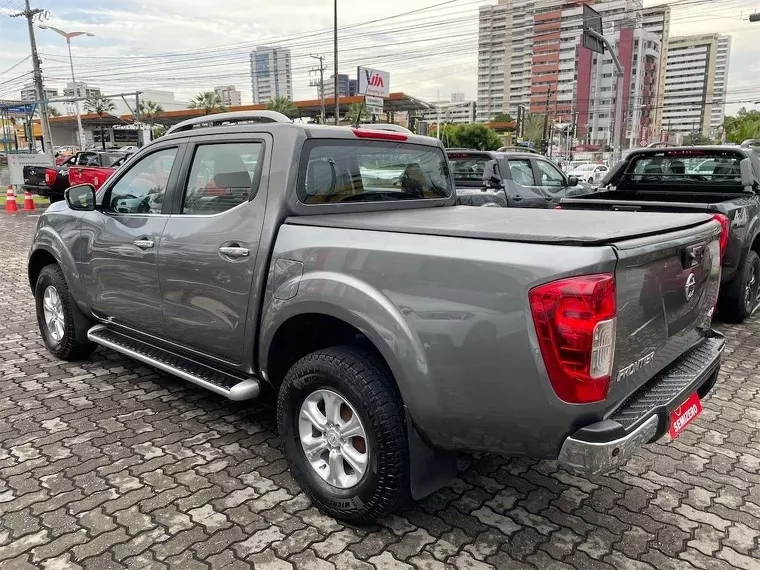 Nissan Frontier Cinza 2