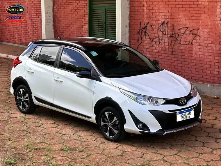 Toyota Yaris Branco 19