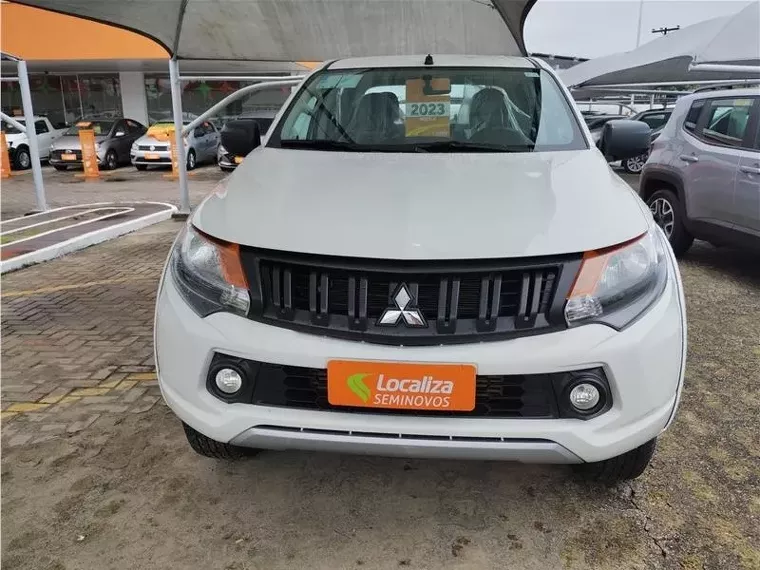 Mitsubishi L200 Triton Branco 15