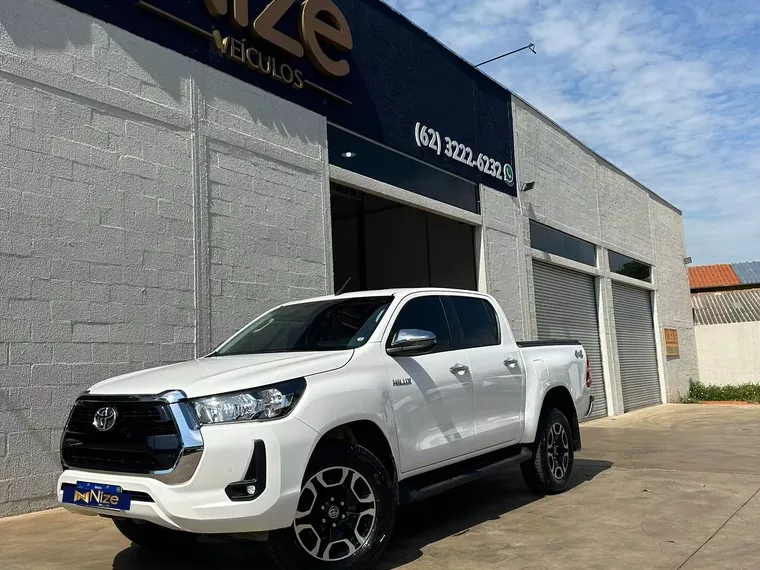 Toyota Hilux Branco 1