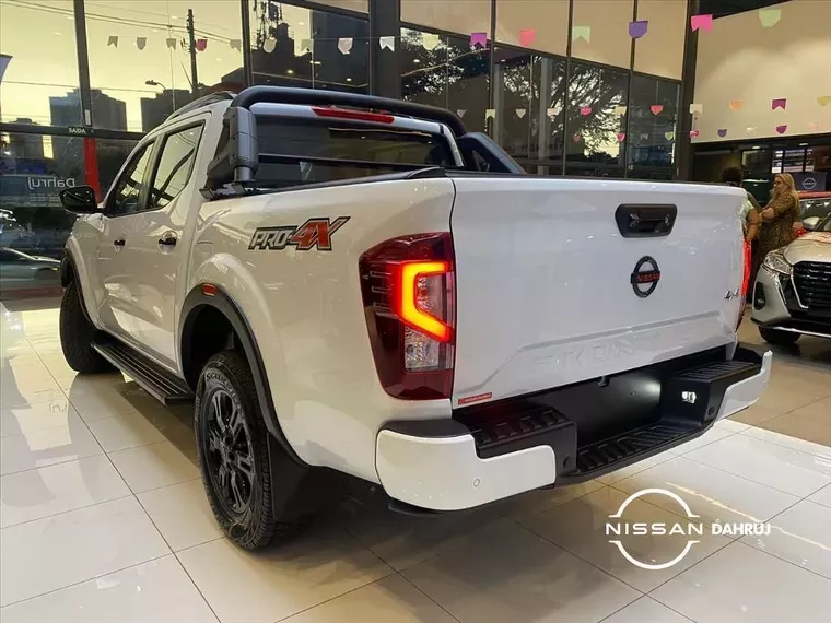 Nissan Frontier Branco 1