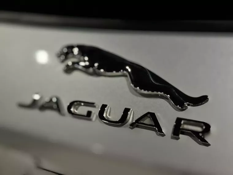 Jaguar E-pace  Prata 16