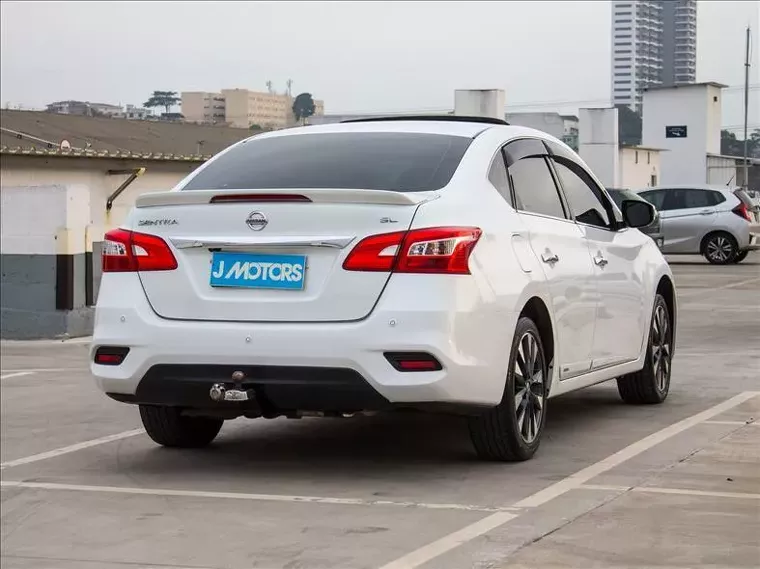 Nissan Sentra Branco 12