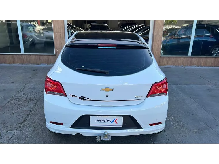 Chevrolet Onix Branco 11