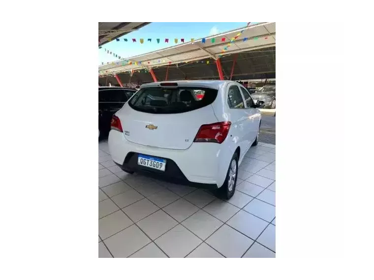 Chevrolet Onix Branco 5