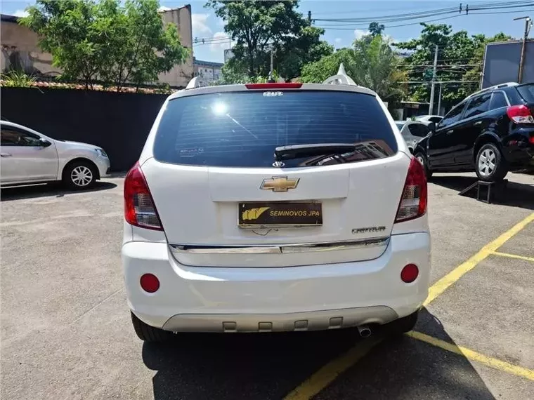 Chevrolet Captiva Branco 18