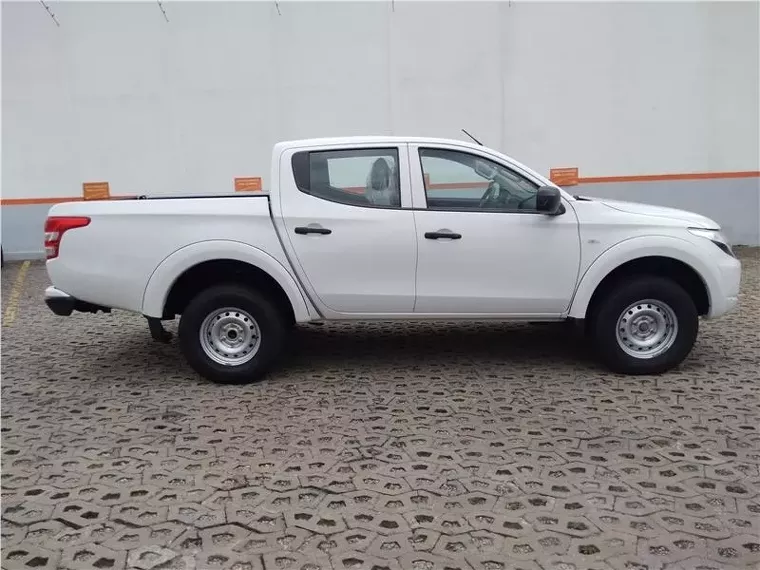 Mitsubishi L200 Triton Branco 3