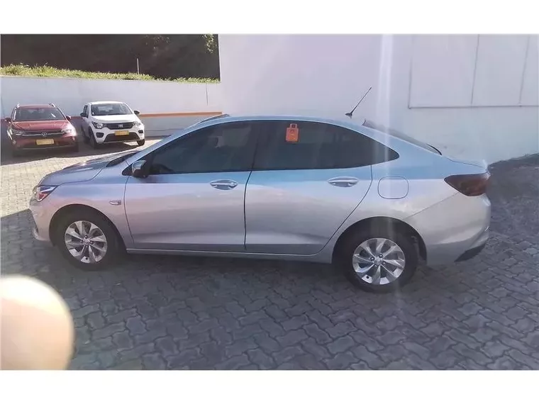 Chevrolet Onix Prata 14