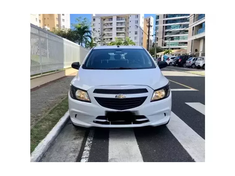 Chevrolet Onix Branco 2