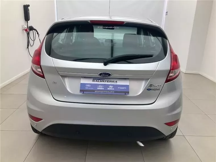 Ford Fiesta Prata 8