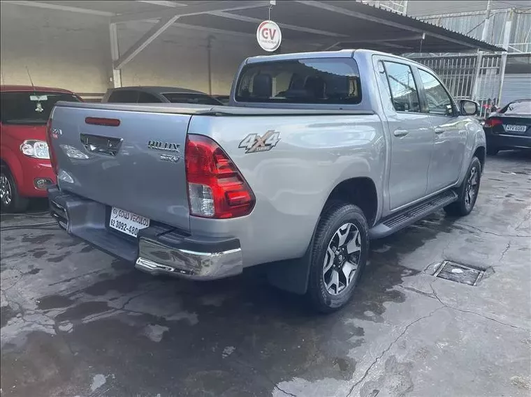 Toyota Hilux Cinza 2