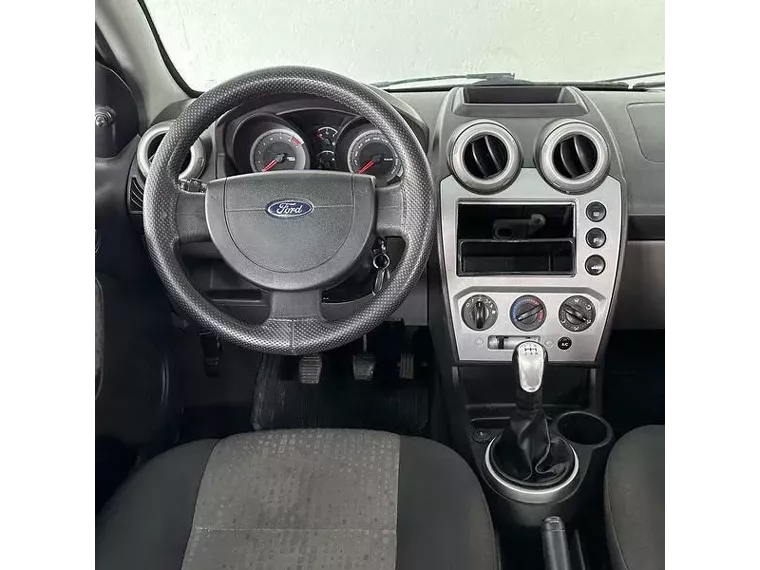 Ford Fiesta Prata 10