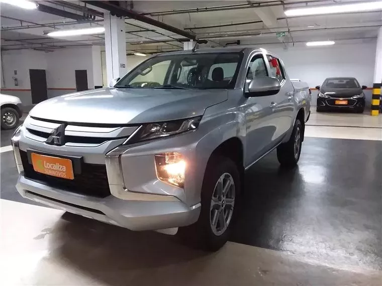 Mitsubishi L200 Triton Prata 6