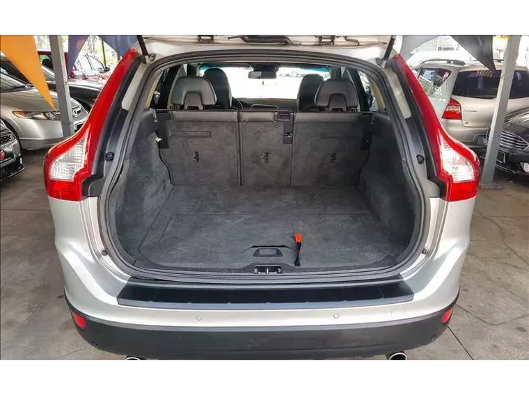 Volvo XC60 Prata 17